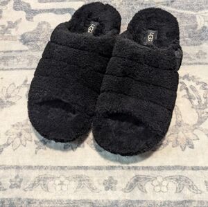 UGG Black Fluffy Open Toe Slippers